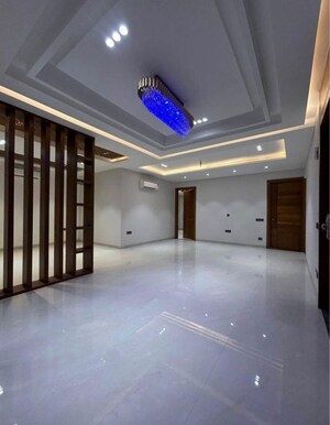 Room in 3 BHK Builder Floor at Ansal API Versalia, Sector 67a – for Sale