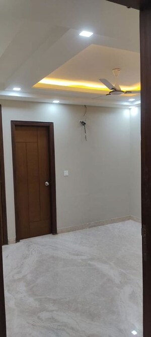 Room in 3 BHK Builder Floor at Kailash Hills – for Sale