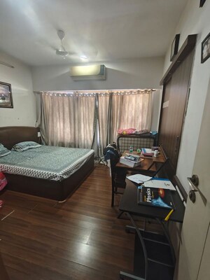 Room in 2 BHK Apartment at Jasmine Tower, Vasant Vihar – for Rent