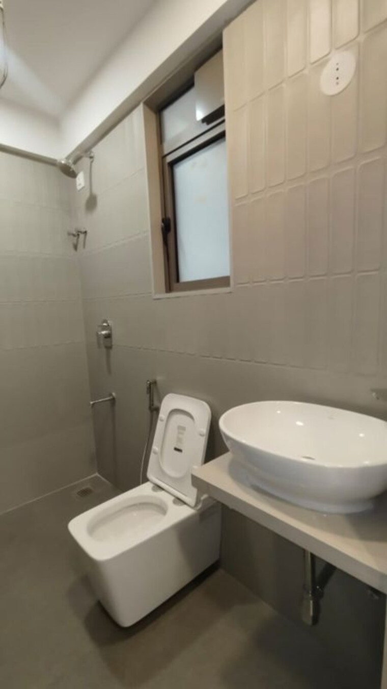 Bathroom, lnt-crescent-bay-t5 3 Bedroom 1850 Sq.Ft. Apartment In Parel Mumbai 10157360