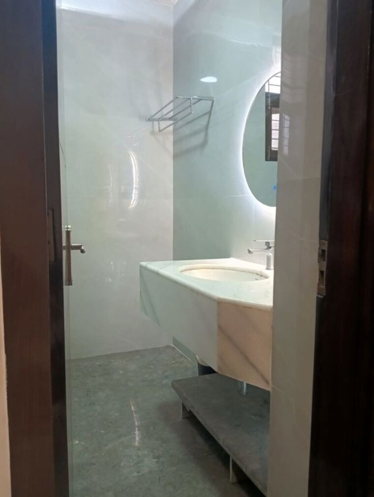 Bathroom, greater kailash ii 3 Bedroom 2000 Sq.Ft. Builder Floor In Greater Kailash ii Delhi 10157362