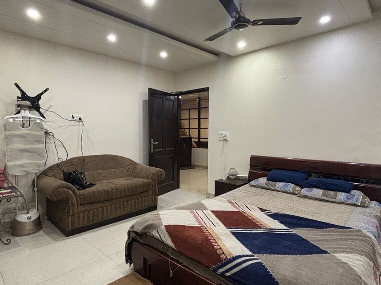 Living Room, malviya nagar 3 Bedroom 200 Sq.Yd. Builder Floor In Malviya Nagar Delhi 10157356
