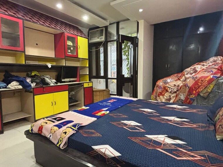 Bedroom, malviya nagar 3 Bedroom 200 Sq.Yd. Builder Floor In Malviya Nagar Delhi 10157356