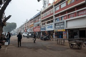  Showroom – Exterior View View at Sector 35 - for Rent