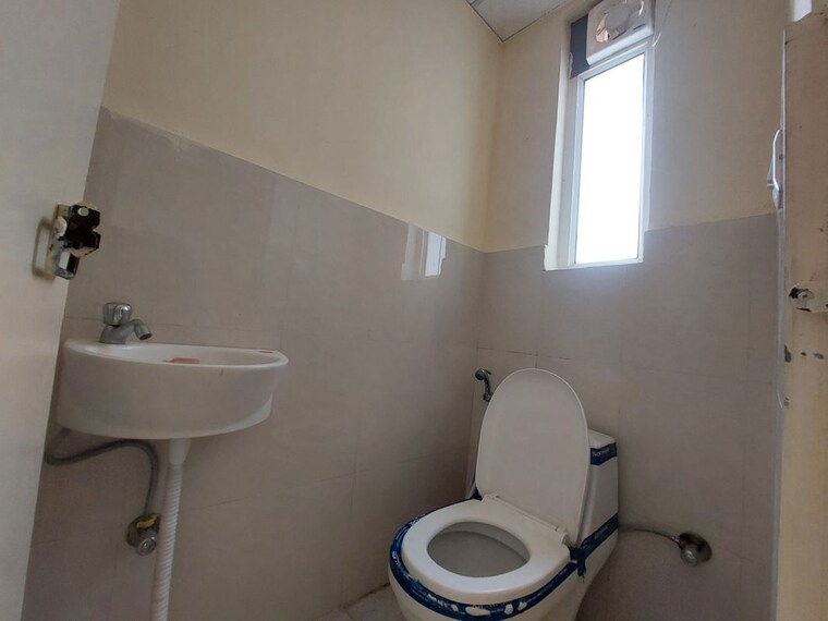 Bathroom, pyramid-altia 1 Bedroom 396 Sq.Ft. Apartment In Sector 70 Gurgaon 10157378