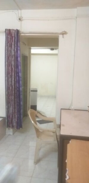 Room in 1 RK Apartment at Tembhi Naka – for Rent