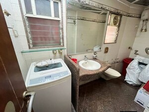 Master Bedroom in 3 BHK Apartment at Andheri West – for Rent