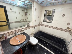 Master Bedroom in 3 BHK Apartment at Andheri West – for Rent