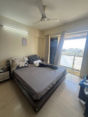 Bedroom in 3 BHK Apartment at Andheri West – for Rent