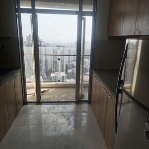 Room in 3.5 BHK Apartment at Runwal Elegante, Andheri West – for Rent