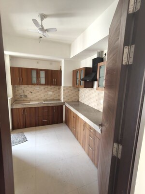 Kitchen in 3.5 BHK Apartment at Omaxe Waterscapes, Gomti Nagar – for Rent