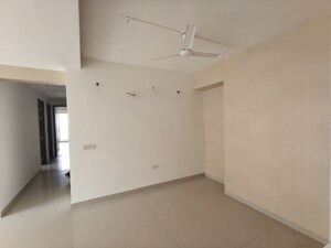 Room in 3.5 BHK Apartment at Omaxe Waterscapes, Gomti Nagar – for Rent