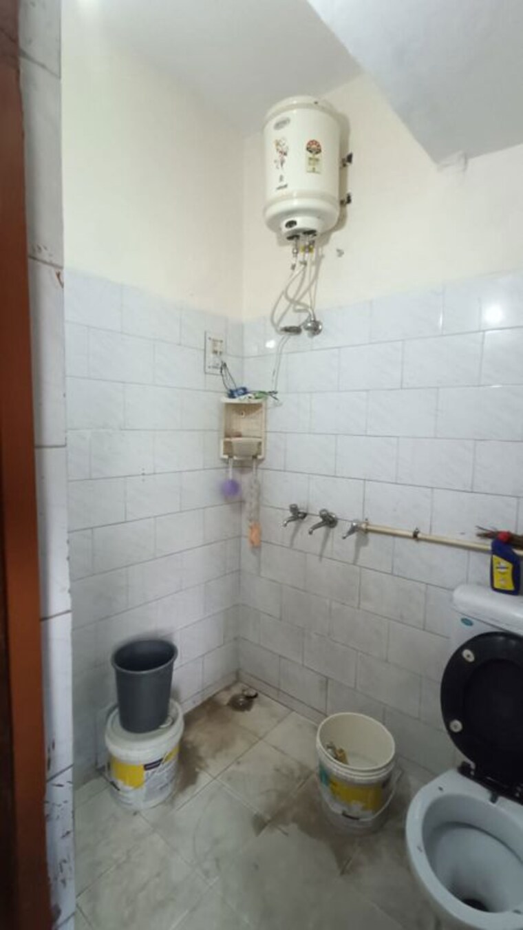 Bathroom, sector 35 3 Bedroom 2500 Sq.Ft. Builder Floor In Sector 35 Chandigarh 10157462