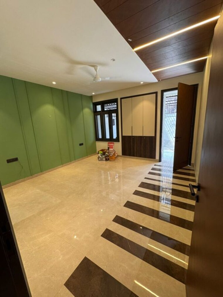 Room, greater kailash ii 2 Bedroom 300 Sq.Yd. Independent House In Greater Kailash ii Delhi 9802360