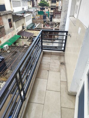 Balcony in 3 BHK Builder Floor at Sector 40 – for Rent