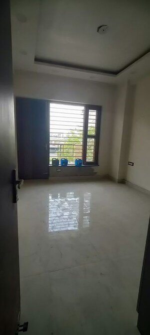 Room in 2 BHK Builder Floor at Sector 88 – for Rent