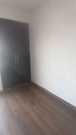 Room in 2 BHK Apartment at The Golden Gate, Mahurali – for Rent