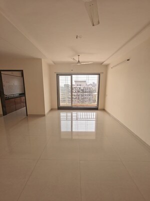 Room in 3 BHK Apartment at Rattan Icon, Seawoods Sector 50 – for Rent