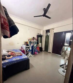 Bedroom in  Apartment at Hazratganj – for Rent