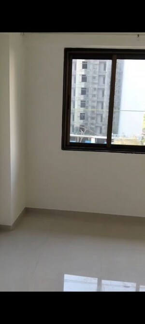 Room in 2 BHK Apartment at Kanakia Spaces Sevens, Andheri East – for Rent