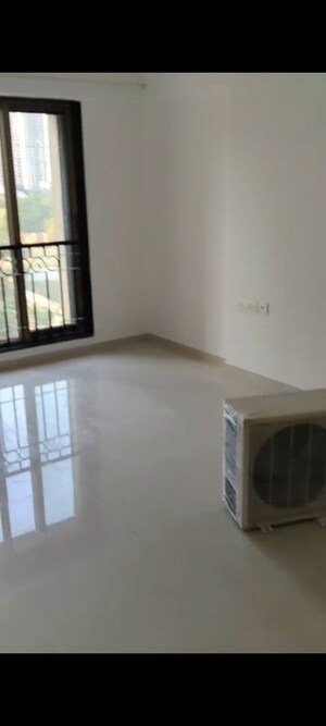 Room in 2 BHK Apartment at Kanakia Spaces Sevens, Andheri East – for Rent