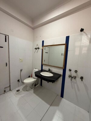 Team Area in 3.5 BHK Independent House at Sector 71 – for Rent