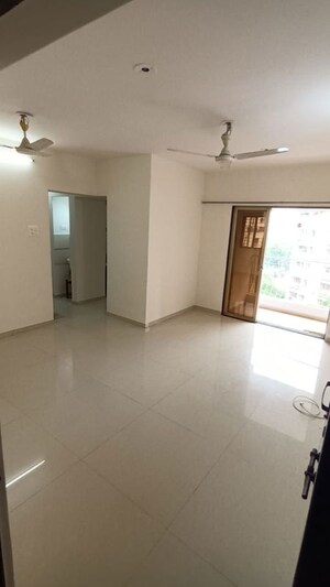 Room in 2 BHK Apartment at Hiranandani Estate – for Rent