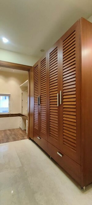 Room in 3 BHK Builder Floor at Unitech Greenwood City Apartment, Sector 45 – for Rent