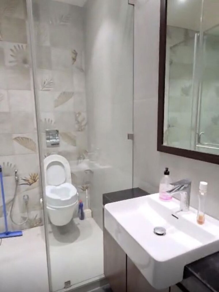 Bathroom, indiabulls-blu 4 Bedroom 2270 Sq.Ft. Apartment In Worli Mumbai 10157761