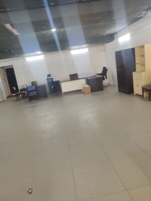 Team Area in  Showroom at Hauz Khas Market – for Rent