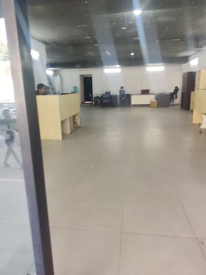 Team Area in  Showroom at Hauz Khas Market – for Rent