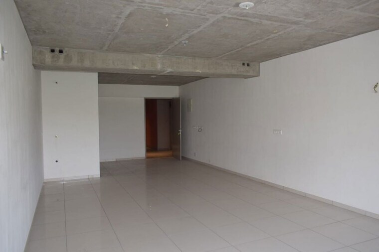 Room, sun-westbank Commercial Office Space 1000 Sq.Ft. In Navrangpura Ahmedabad 10157767