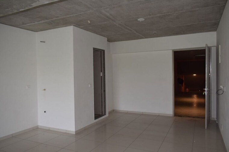Room, sun-westbank Commercial Office Space 1000 Sq.Ft. In Navrangpura Ahmedabad 10157781