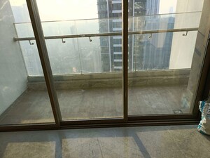 Room in 3 BHK Apartment at Prestige Jasdan Classic, Mahalaxmi – for Rent