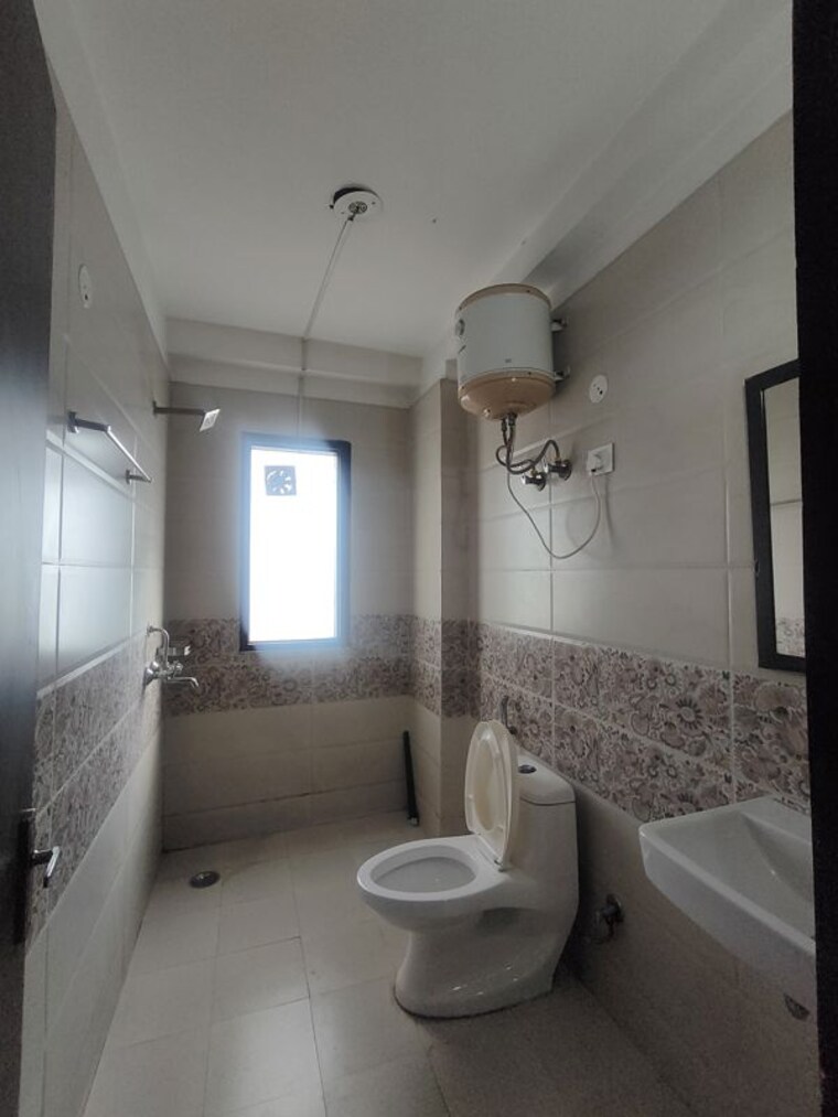 Bathroom, sector 45 1 Bedroom 1000 Sq.Ft. Builder Floor In Sector 45 Gurgaon 10157817