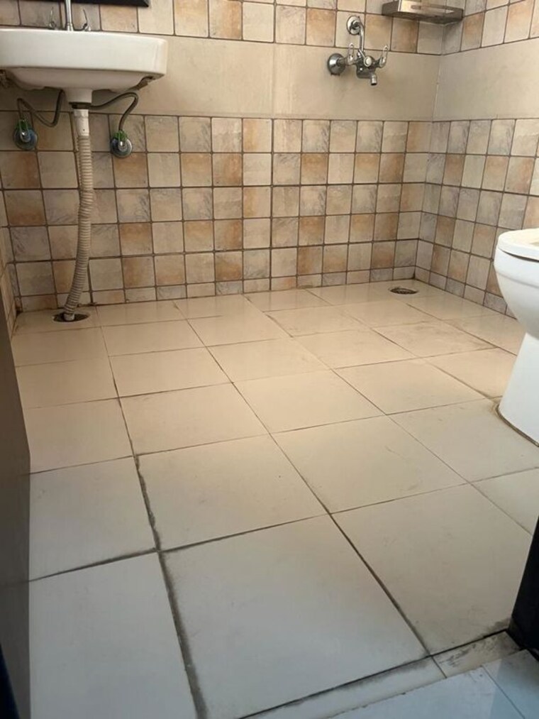 Bathroom, sector 45 1 Bedroom 1000 Sq.Ft. Builder Floor In Sector 45 Gurgaon 10157817