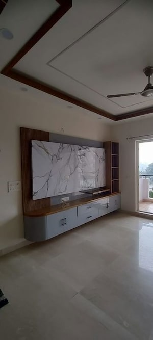 Room in 3 BHK Apartment at Sector 81 – for Rent