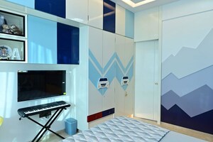 Room in 4 BHK Apartment at Raheja Imperia, Worli – for Rent