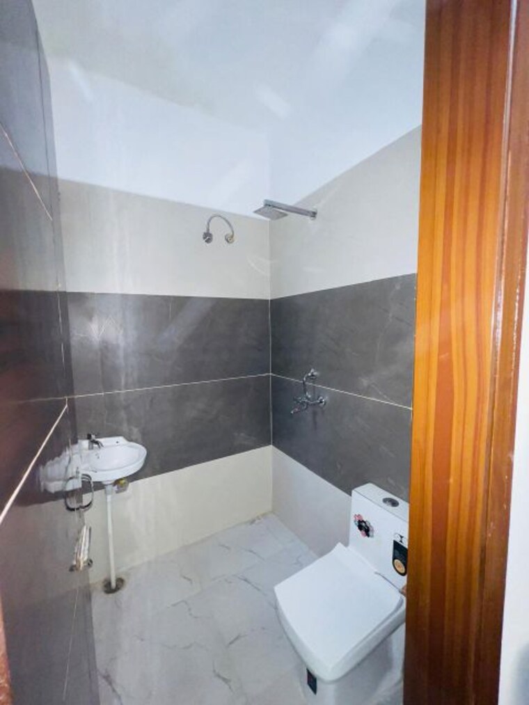 Bathroom, sunny enclave 3 Bedroom 100 Sq.Yd. Independent House In Sunny Enclave Mohali 10157898