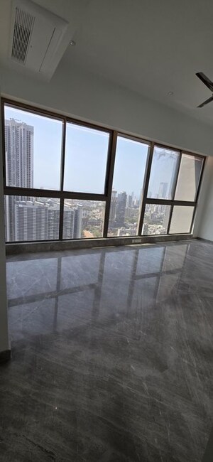 Room in 4 BHK Apartment at Prestige Jasdan Classic, Mahalaxmi – for Rent