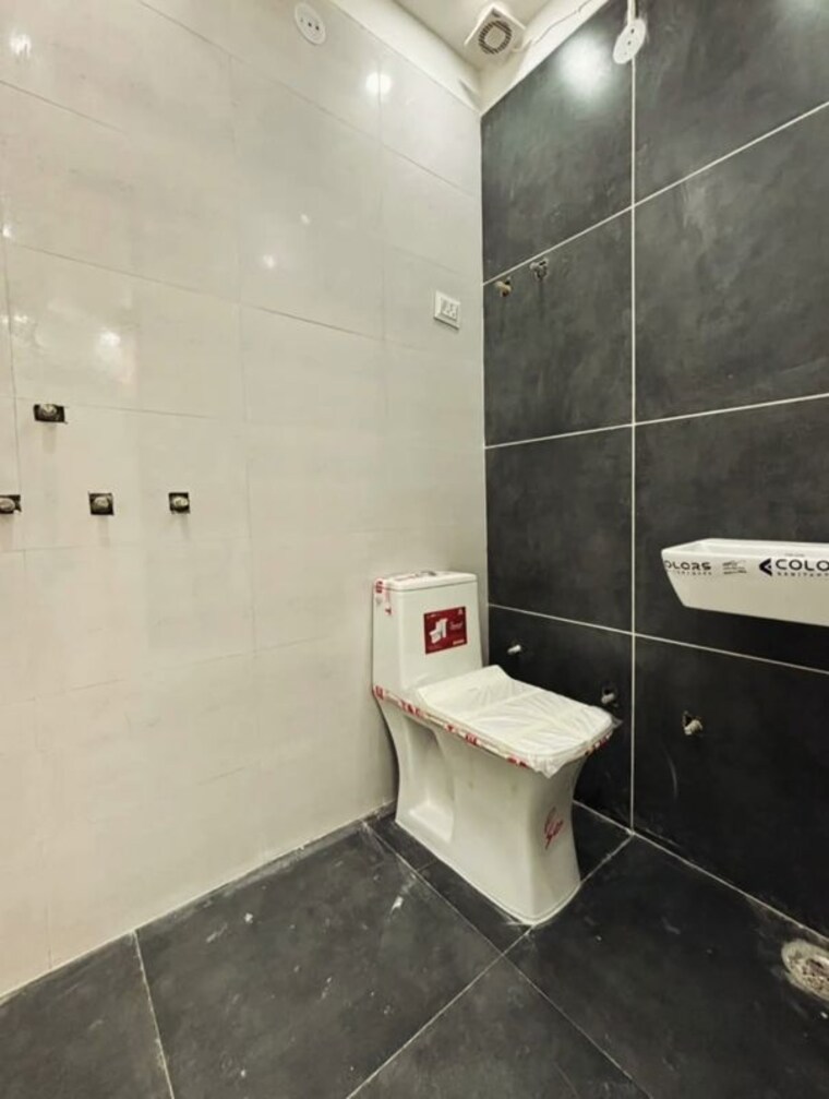 Bathroom, uttam nagar 4 Bedroom 457 Sq.Ft. Independent House In Uttam Nagar Delhi 10157914