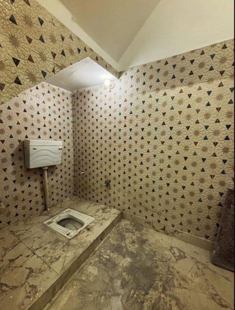 Bathroom, uttam nagar 4 Bedroom 457 Sq.Ft. Independent House In Uttam Nagar Delhi 10157914