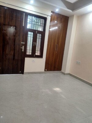 Room in 2 BHK Builder Floor at AS Tower, Sector 45 – for Rent