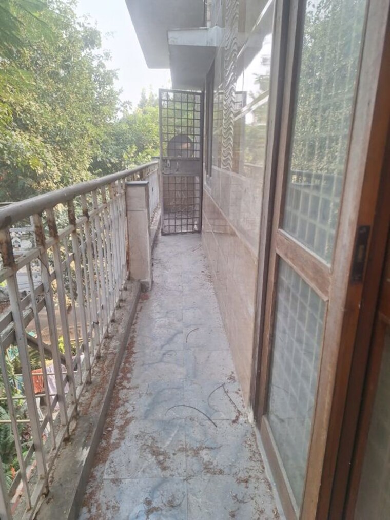 Balcony, vasant kunj 3 Bedroom 1200 Sq.Ft. Apartment In Vasant Kunj Delhi 10157953