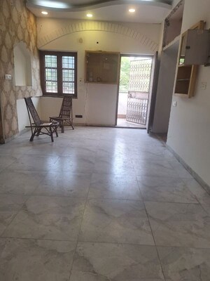 Room in 3 BHK Apartment at Vasant Kunj – for Rent