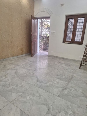 Room in 3 BHK Apartment at Vasant Kunj – for Rent