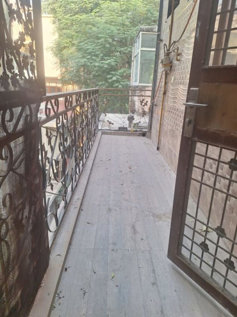 Balcony, vasant kunj 3 Bedroom 1200 Sq.Ft. Apartment In Vasant Kunj Delhi 10157953