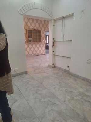 Room in 3 BHK Apartment at Vasant Kunj – for Rent