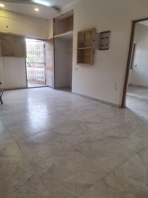 Room in 3 BHK Apartment at Vasant Kunj – for Rent