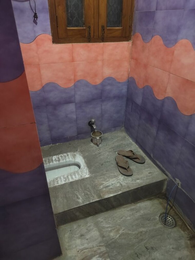 Bathroom, sarita vihar 2 Bedroom 1000 Sq.Ft. Apartment In Sarita Vihar Delhi 10157955